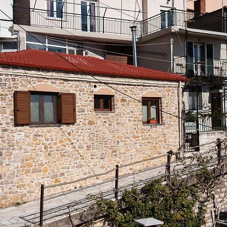 Το Πέτρινο Της Γιαγιάς Μαρίκας Apartment Karpenísion Exterior foto