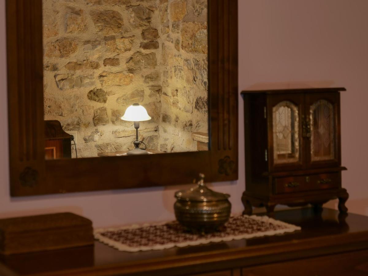 Το Πέτρινο Της Γιαγιάς Μαρίκας Apartment Karpenísion Exterior foto
