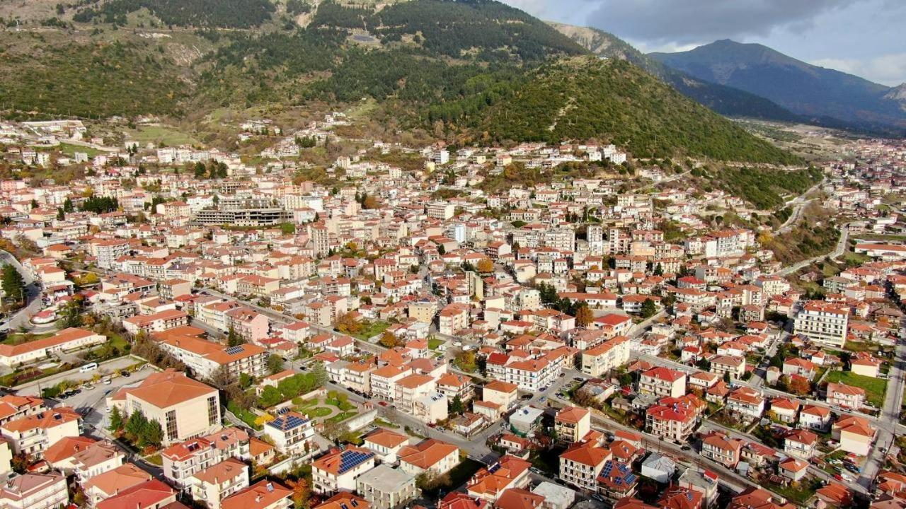 Το Πέτρινο Της Γιαγιάς Μαρίκας Apartment Karpenísion Exterior foto
